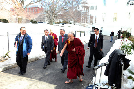 dalai-lama-snow