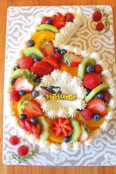バースデーナンバーフルーツケーキ Rosannaラージサービングプレート ぱおのおうちで世界ごはん