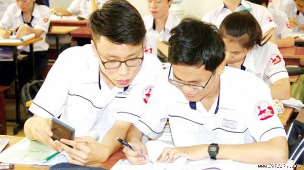 Học sinh TPHCM đang ôn thi những ngày cuối. Ảnh: Nguyễn Dũng.