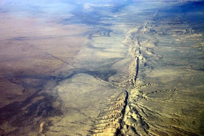 Resultado de imagen de Estados Unidos se dividieron a la mitad de un Gran Terremoto