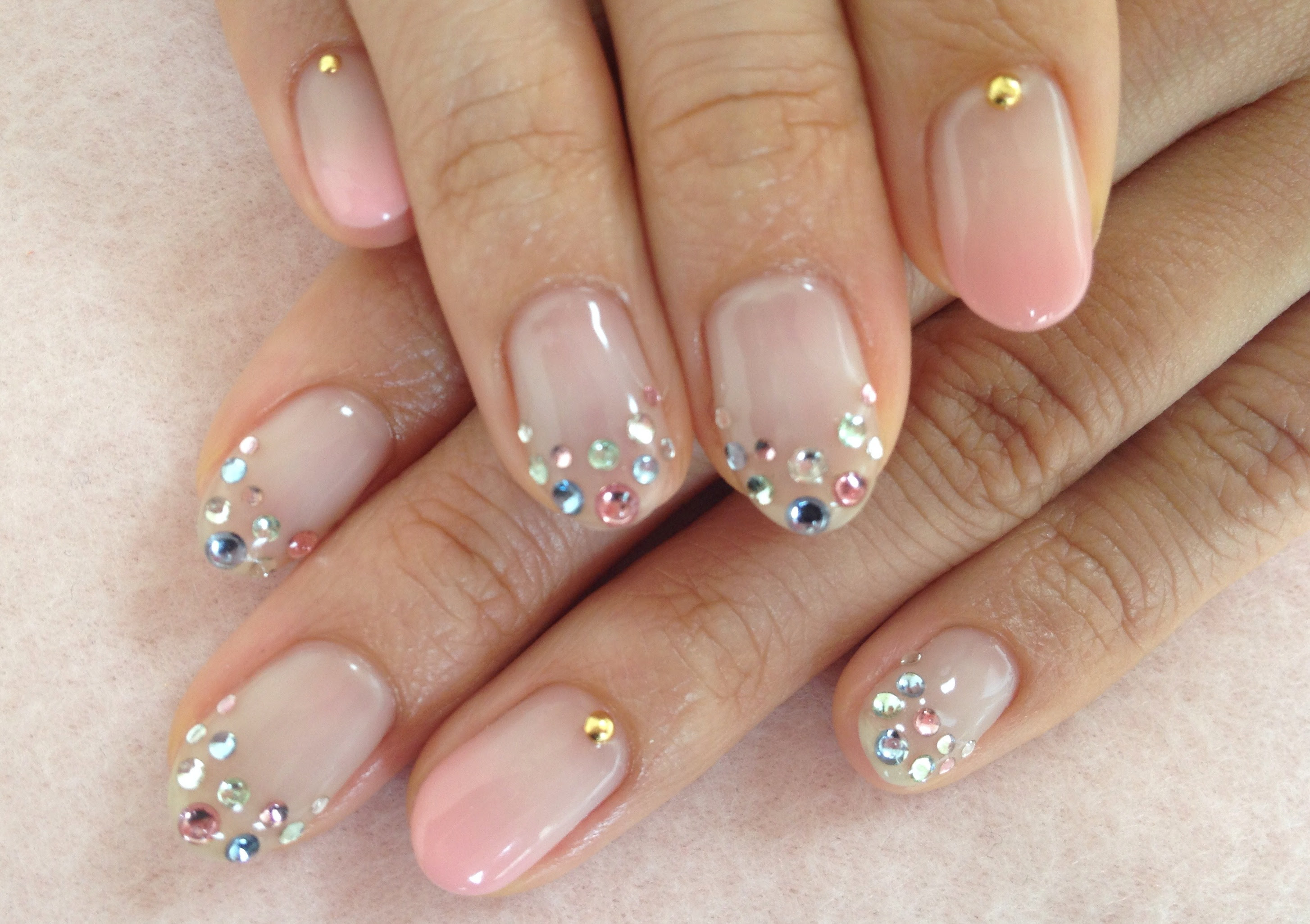 キラキラストーンフレンチ Nailsalon Ellerit