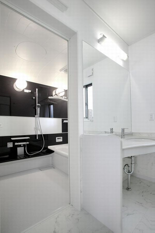 黒がアクセントのスタイリッシュでお洒落なバスルーム 津市 三重県津市 新築 リフォーム バリアフリー 松浦建築