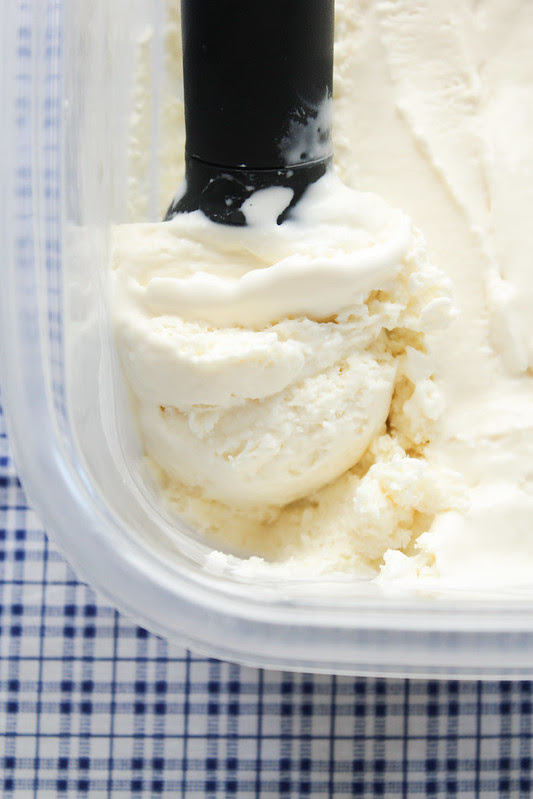 HOMEMADE VANILLA ICE CREAM