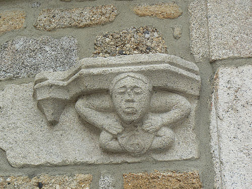 sculpture église malzieu.jpg