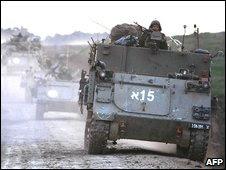 Israeli troops move in the Gaza Strip (12.1.09)