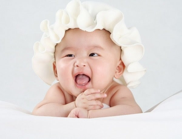 Trẻ em tại sao lại có mắt to mắt nhỏ