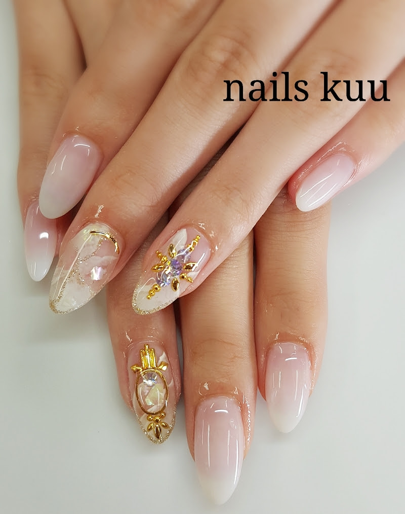 夏ホワイトネイル Nails Kuu Nails Kuu のネイル ネイルクルー