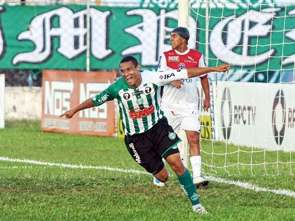 Emerson, zagueiro do Coritiba (Foto: Divulgação/Coritiba)