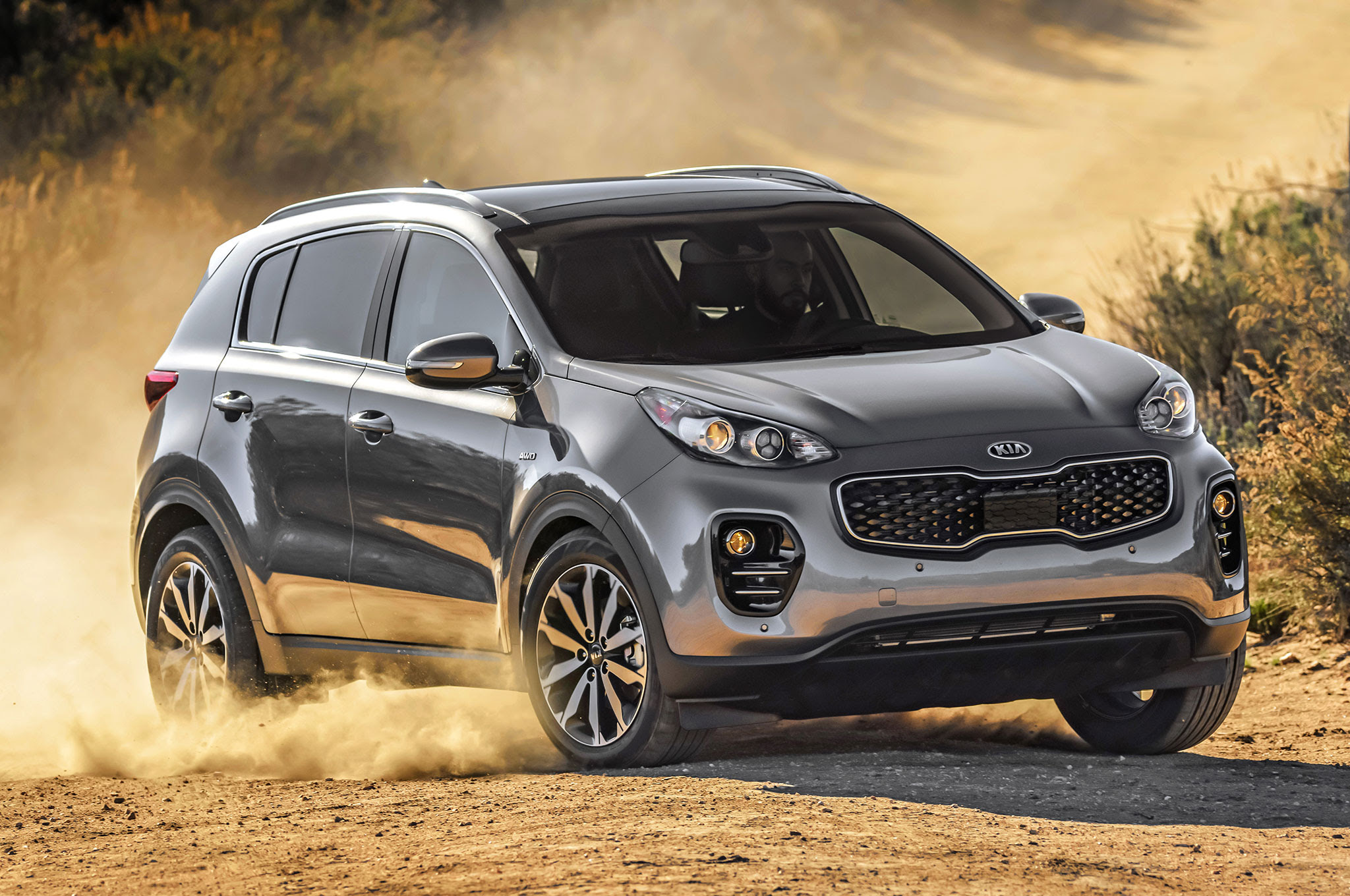 2017 Kia Sportage EX front three quarter in motion 01