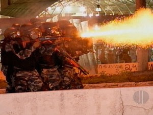 Manifestantes entraram em confronto com a PM durante a Revolta do Busão, em Natal (Foto: Reprodução/Inter TV Cabugi)