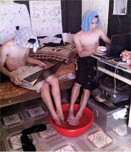  Cách chống nóng ’bá đạo’ của sinh viên.