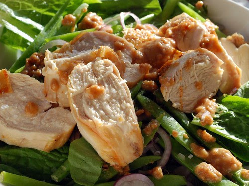 kycklingsallad med peanutsauce