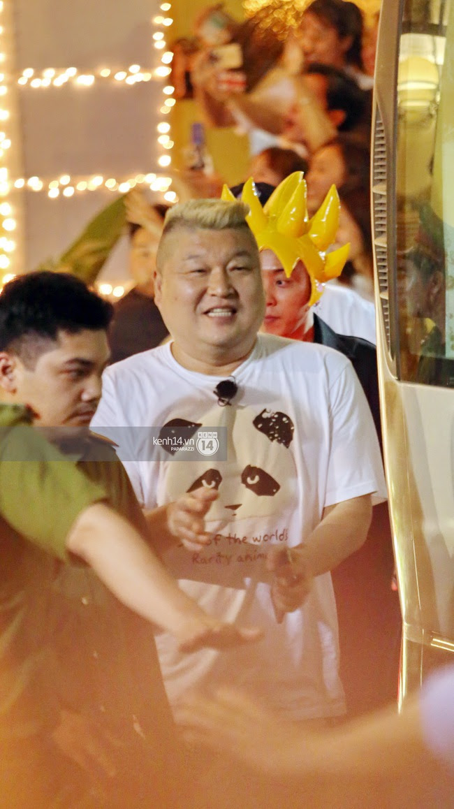  Clip foreground: chào đón nhà hàng Kyuhyun và người hâm mộ Mino thân thiện và Ahn Jae Hyun tại Hà Nội sang bên trái - "title =" ảnh 4 bao gồm clip: Kyuhyun và chào đón các fan Mino thân thiện và nhà hàng Ahn Jae Hyun tại Hà Nội để lại - ảnh 4. "rel =" lightbox "PHOTOID =" 0133ea00-334c-11e7-8197-b10f65b62099 "type =" "style =" ảnh max-width: 100 %; "dữ liệu ban đầu =" http://ift.tt/2pTSGL5 "width =" "height =" "> </div> <div class=