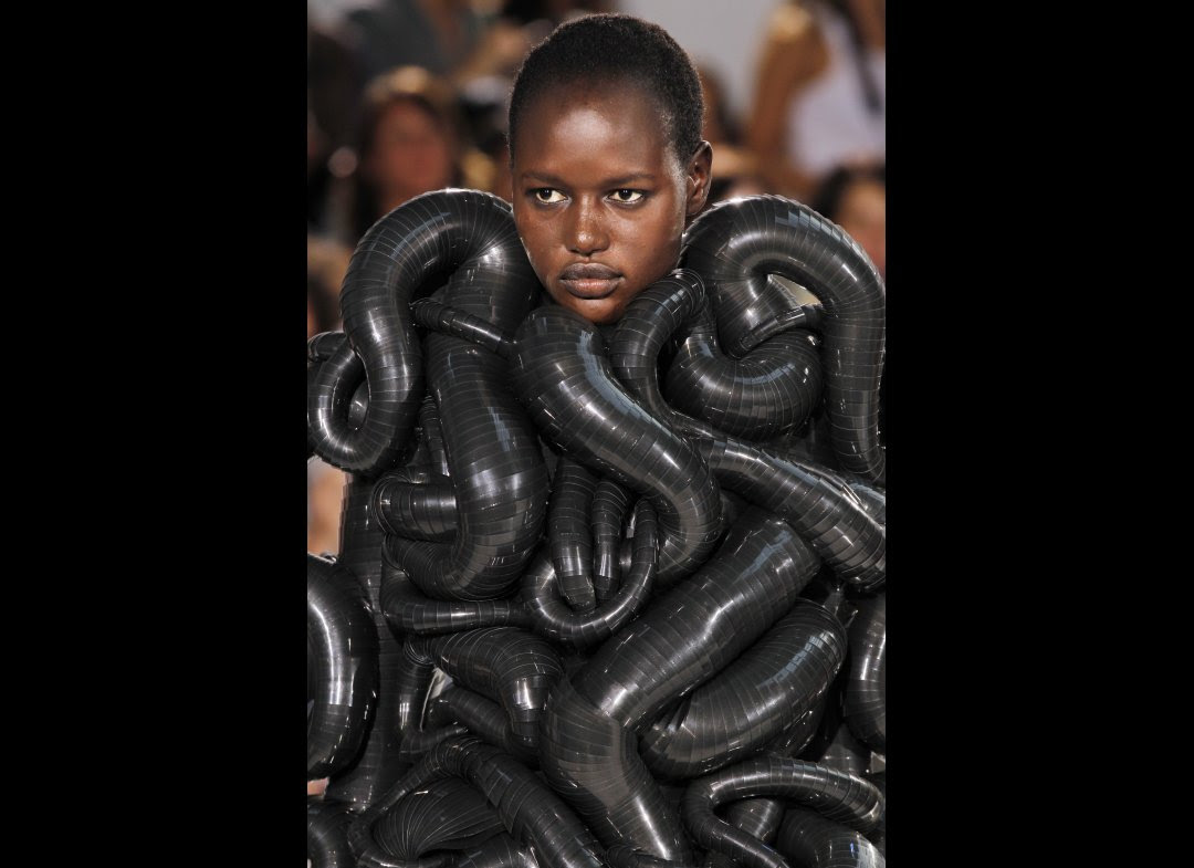 pakaian pakaian teraneh di dunia