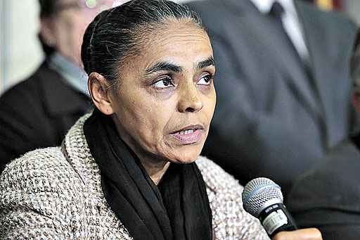 Abatida, Marina fez um pronunciamento no fim da tarde, em Santos: 'É um momento em que se impõem o luto e a tristeza' (Joel Silva/Folhapress)