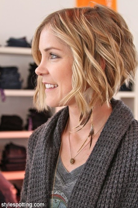  Short  Layered  Wavy Hair  Cute  Hairstyles  PoPular Haircuts 