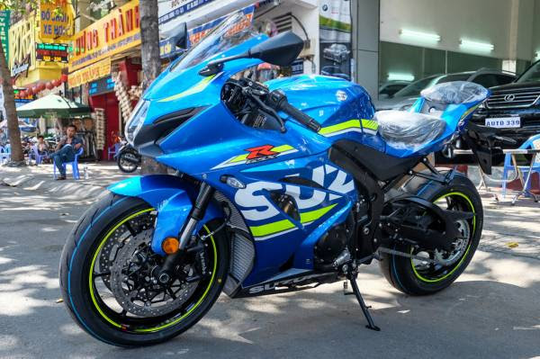 Hàng khủng Suzuki GSX-R1000 2017 độ chất tại Sài Gòn