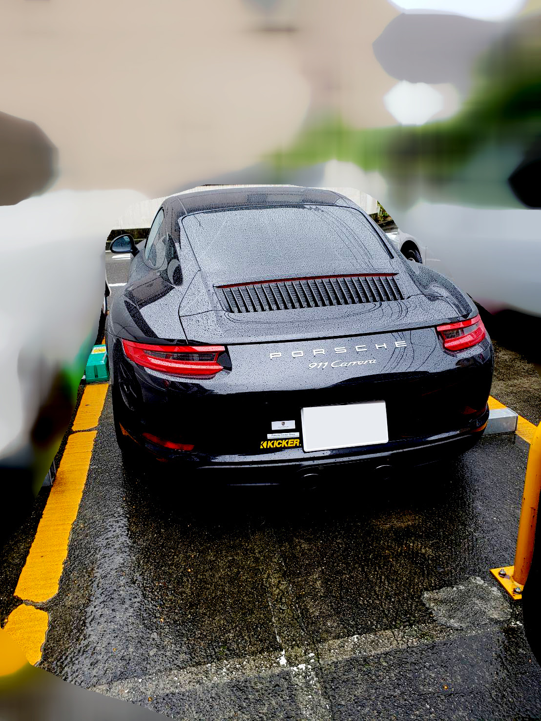 ロックフラップ式の時間貸駐車場にポルシェ911を止めてみる