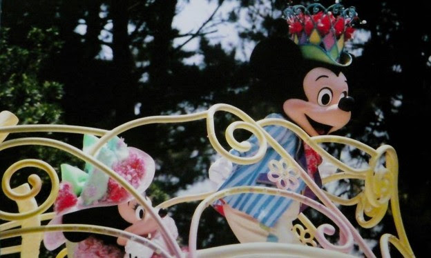 ミッキーに後ろから目隠しあ 写真共有サイト フォト蔵