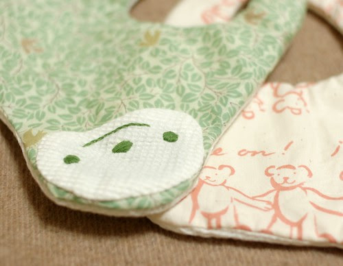 Sloth bib
