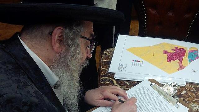 The Satmar Grand Rebbe writing New York's governor to officially petition him to create the new town