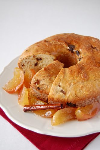 Kugelhopf with honeyed apples / Kugelhopf com maçãs ao mel