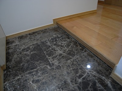 大理石の玄関の床をマンションで マンションリフォーム写真 今日の一枚