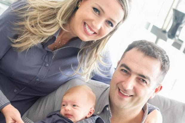 Lorenzo Bebe De Carla Fachim Completa Dois Meses Com Festinha Entretenimento