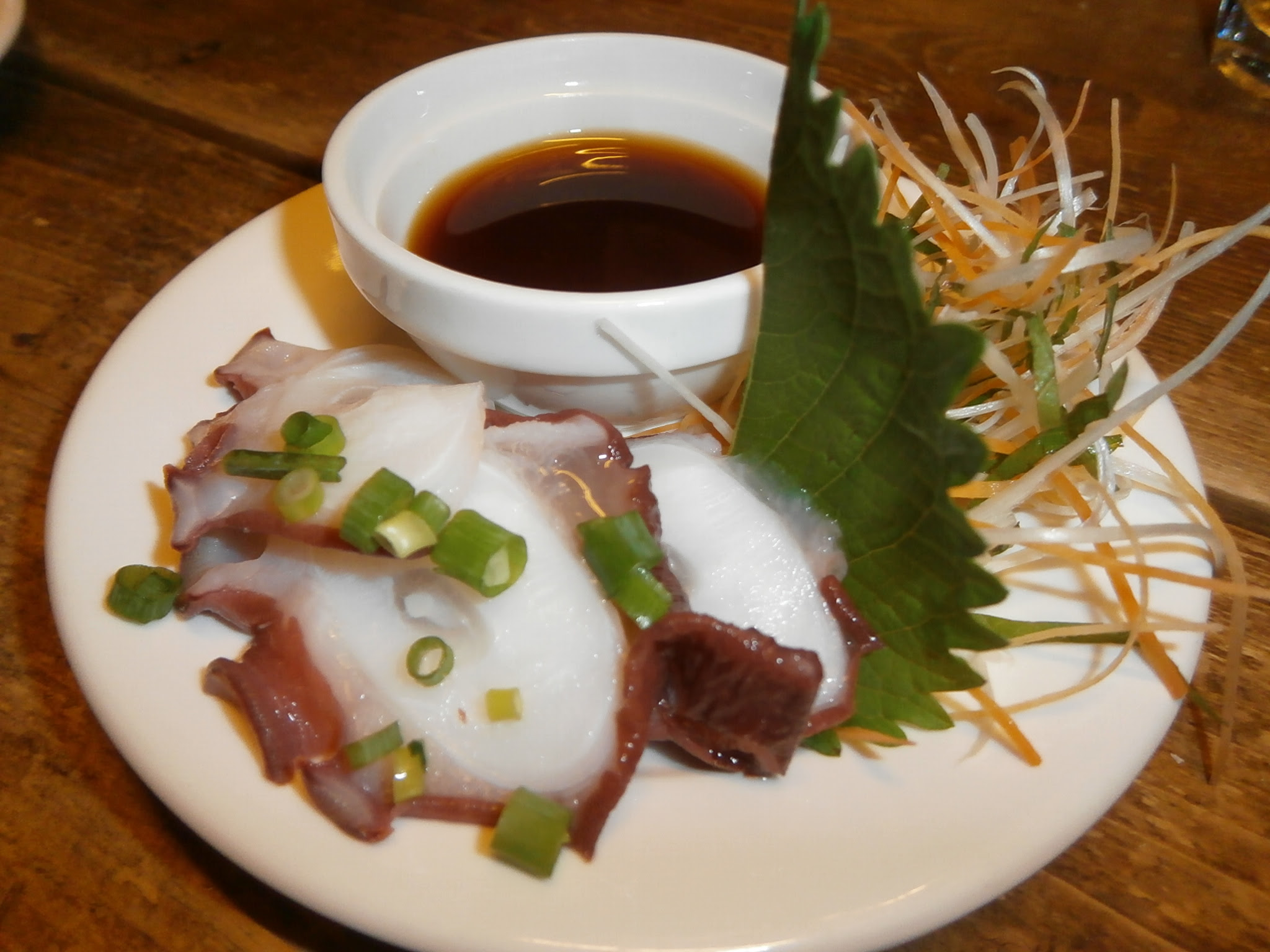 自家製ポン酢で食べる 北海道産タコのお刺身 つくば ビール 三浦飲食堂