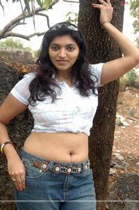 Keerthi Navel Show