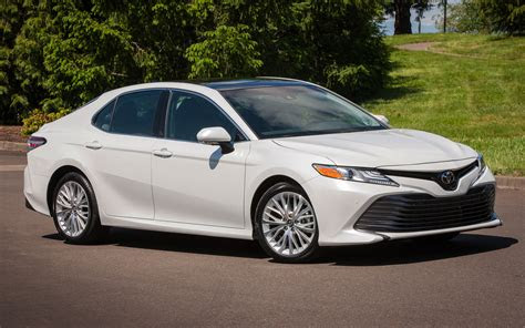 How does the chrysler sebring sedan compare to the toyota camry hybrid? 2018 Toyota Camry XLE - Wallpapers and HD Images | Car Pixel