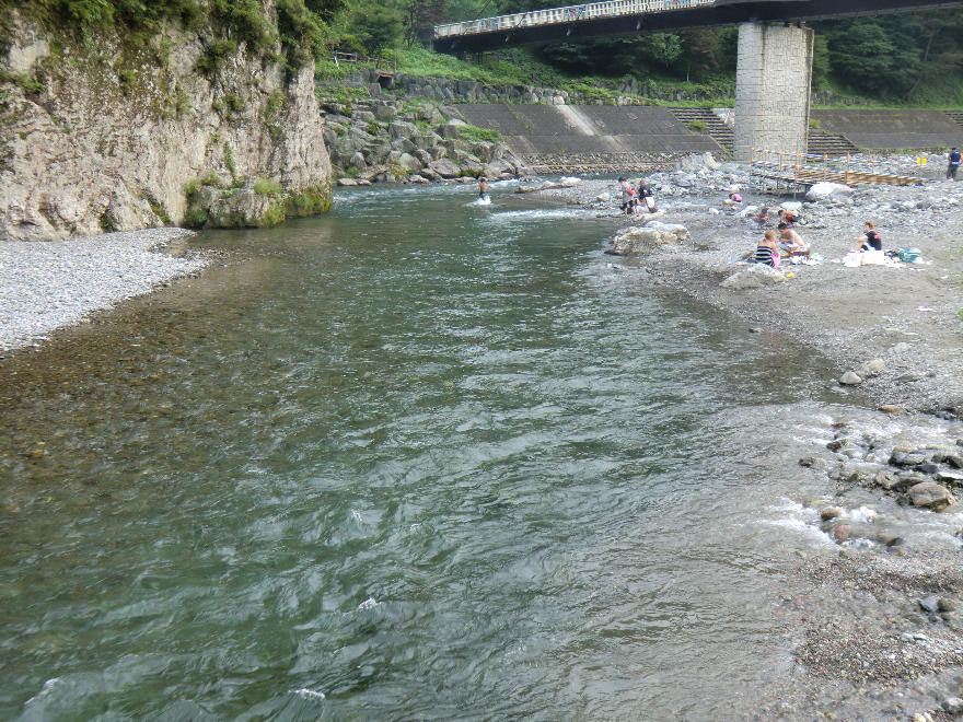 関東一キレイな渓流で子供と泳ごう 神流川で川遊び体験 もっと早く行けば良かった 関東群馬県神流町 関東東京遊び場日帰りドライブマップ 家族子供のお出かけスポット