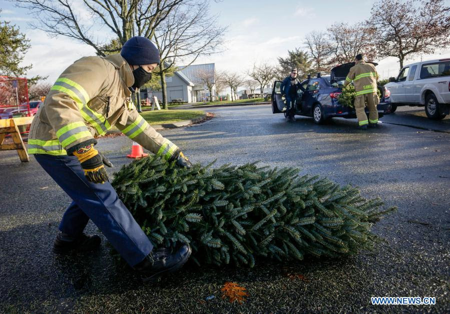Volunteer At Christmas 2021