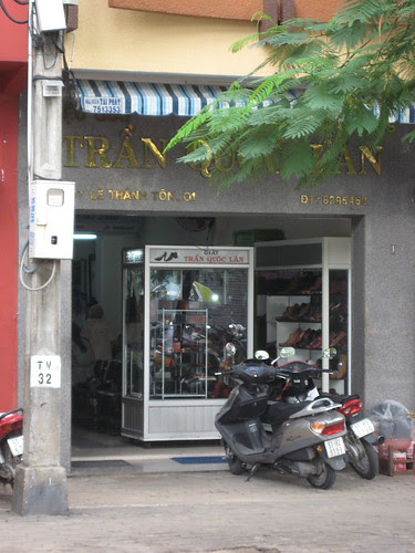 Tran Quoc Lan store