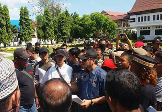 Lahan Dijual, Puluhan Warga Suku Bajo Demo Bupati Bone