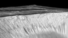 Recurring slope lineae