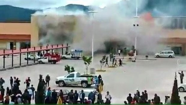 Encapuchados destrozan tiendas en Chiapas; incendian Soriana y Oxxo (VIDEO)