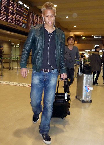 サッカーだけじゃなかった 本田圭佑のコーディネートから着こなしポイントを学ぼう Vokka ヴォッカ