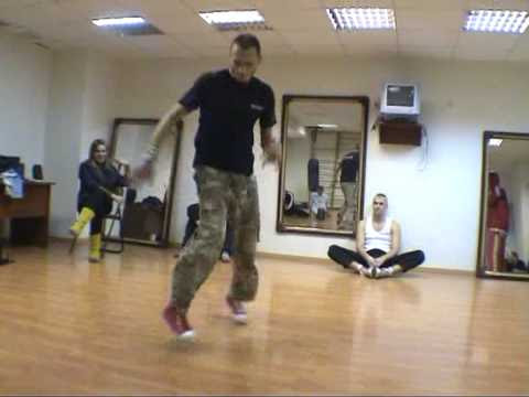 035 bboy Long Style (Attention crew) vs bboy LA at Sakhalin ABC 2009