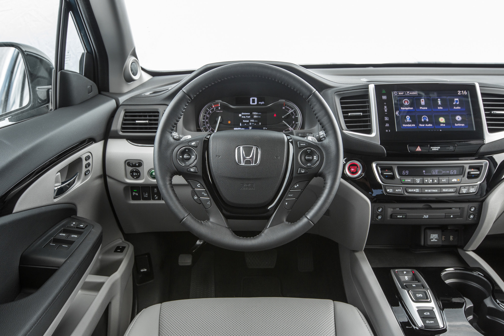 2016 Honda Pilot AWD Elite cockpit