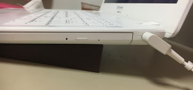 机が低くてpc作業が苦痛 100均で程よい台を探してみました 無印良品と雑貨と私