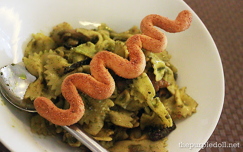 Farfalle Aglio Olio En Pesto with Chicken P295