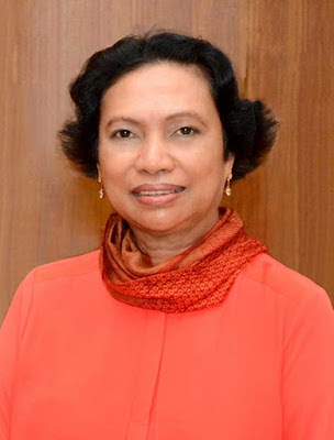 Makam Perintis Kemerdekaan Indonesia, Alexander Jacob Patty telah dipindahkan dari Taman Pemakaman Umum (TPU) Kristen Pandu, Kota Bandung, Jawa Barat ke Taman Makan Pahlawan (TMP) Kapahaha, Kota Ambon, Maluku. Kerangka almarhum dibawa pada 22 Maret 2017 dan dimakamkan secara militer yang dipimpin Wakil Gubernur Maluku Zeth Sahuburua pada 23 Maret 2017. AJ. Patty lahir di Negeri Noloth, Saparua, Maluku pada tahun 1894 (sesuai data tahanan di Cowra, Australia) dan meninggal di Bandung pada 16 Januari 1953 (ada beberapa versi tanggal kelahiran dan wafat). Sikap pemerintah untuk memakamkan AJ Patty di TMP patut mendapat apresiasi karena didasari niat baik untuk menghormati perjuangan AJ Patty. Namun, ketika AJ Patty wafat hampir dipastikan orang yang mengetahui rekam jejak perjuangan atau bahkan rekan seperjuangan AJ. Patty berada dalam kekuasaan, sehingga tahu persis dimana AJ Patty harus dimakamkan. Penulis khawatir, pilihan tempat pemakaman AJ Patty di TPU Pandu Bandung memiliki kisahnya sendiri, sehingga perlu pendalaman akan hal ini. Kedekatan dengan rakyat boleh jadi menjadi alasan.