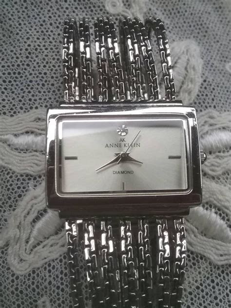 Furthermore, many investors and economists consider the price of gold an indicator of the country's economic strength. Vintage Anne Klein Diamond Rectangle Women's Wrist Watch