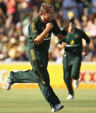 Ryan Harris celebrates Kamran Akmal's wicket, Australia v Pakistan, 3rd ODI, Adelaide, January 26, 2010