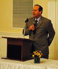 Dr Bob Exley, accepts Mathison Award 01