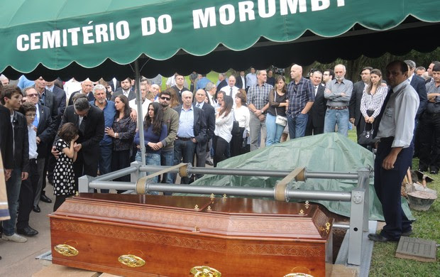 Enterro Gylmar dos Santos Neves (Foto: David Abramvezt)