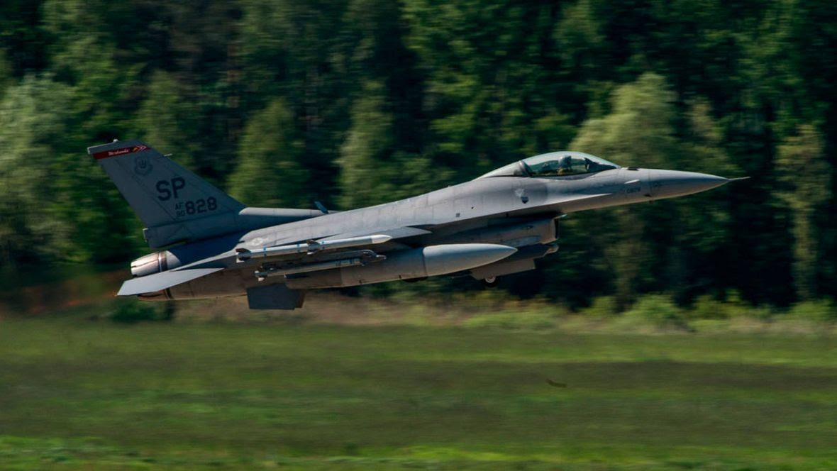 Un caza F-16 de la fuerza aérea estadounidense despega en una imagen de archivo.