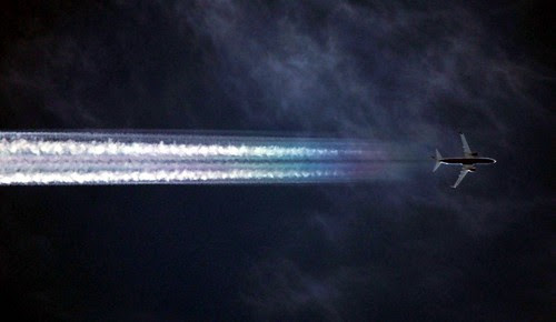 Aerodynamic contrail by Ryanair B737-800 EI-DWL