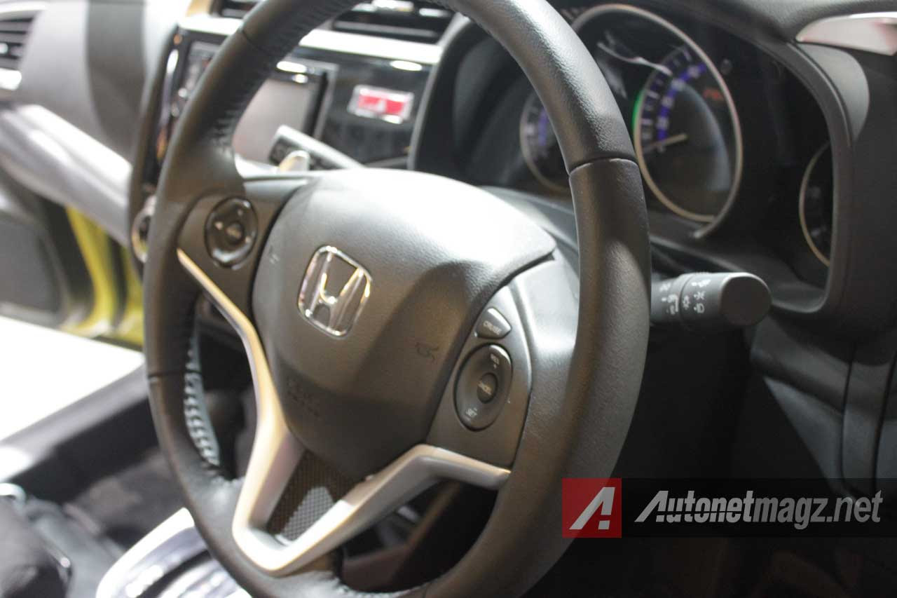 Komparasi Mazda2 SkyActiv Vs Honda Jazz RS Japan Vs Indonesia